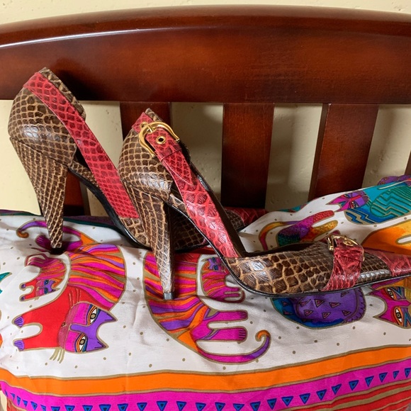 Pumps - Picture 3 of 7